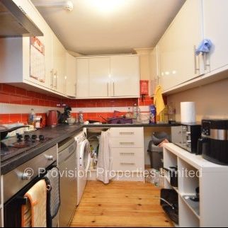 4 Bedroom Student Flats & Houses - Photo 1