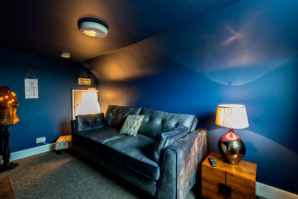 Fully Refurbished Beautiful Edwardian Shared Town House in the popular Bohemian part of Worcester. Room 2 - Photo 1