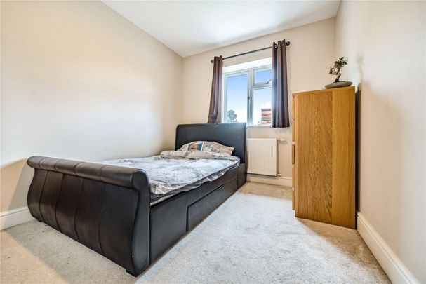 Goldsworth Road, Woking, Surrey, GU21 - Photo 1