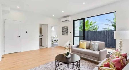 4 Bedroom Modern Townhouse - Photo 5