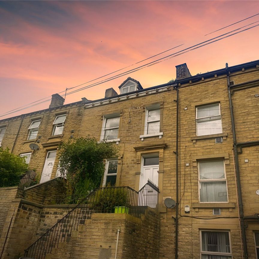 Bankfield Road, Huddersfield - Photo 1