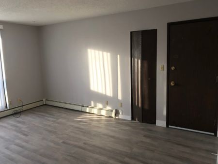 Green Briar North – 2 Bedroom - Photo 3