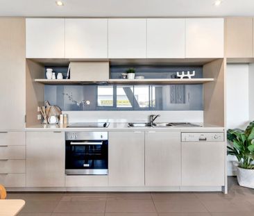 Sophisticated Living in a Prime Location - Photo 5