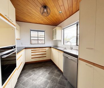 Charming Home On Catherine! - Photo 4