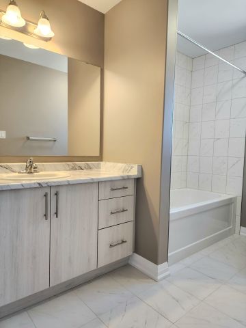 For Lease - 59 Copperhill Heights, Barrie, Ontario - Photo 4