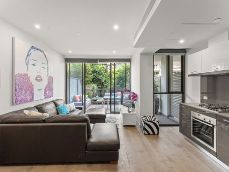 STUNNING FULLY FURNISHED APARTMENT WITH LARGE TERRACE - Photo 3