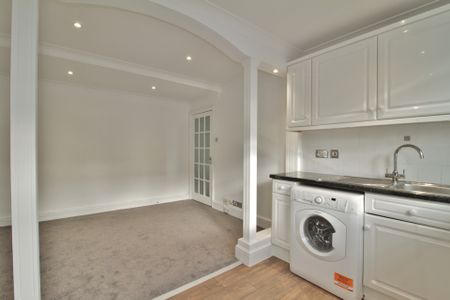 Latymer Court, Hammersmith Road, Hammersmith, London, W6 - Photo 3
