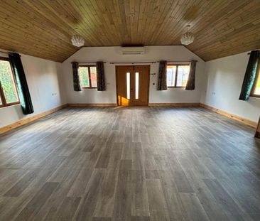 2 bedroom chalet to rent - Photo 1