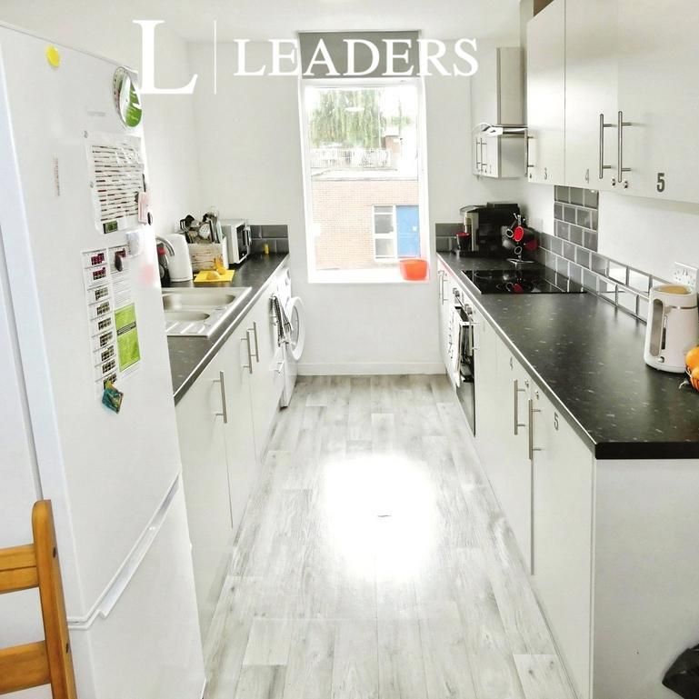 1 bedroom in a house share to rent - Photo 1