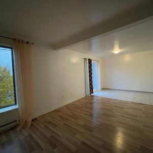 1 1/2 libre maintenant à Sainte-Catherine (Rive-Sud de Mtl) - Photo 2