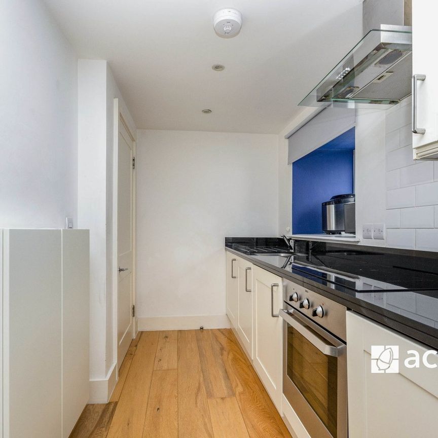 Flat to rent - Mowll Street, London, SW9 - Photo 1