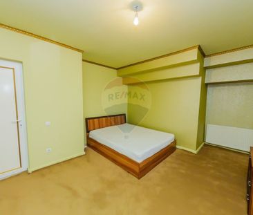 Vilă cu 5 camere de închiriat - Fotografie 2