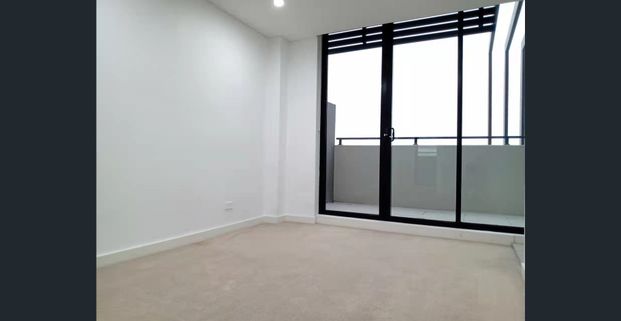 Stylish one-bedroom apartment in secure building - Photo 1