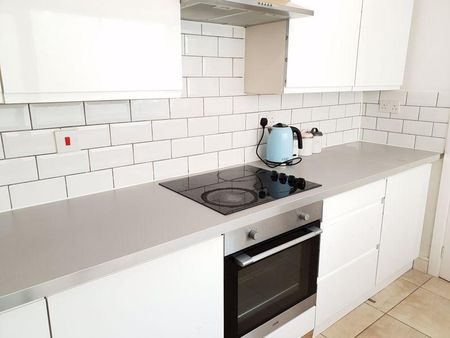 4 bedroom terraced house to rent - Photo 4