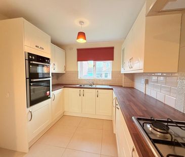 Morton Close, Camberley, Surrey, GU16 - Photo 6