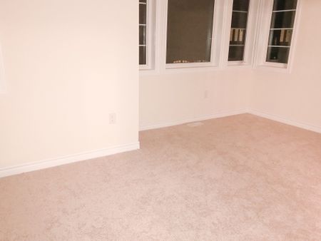 For Lease - 30 Deepwood Crescent, East Gwillimbury, Ontario - Photo 5