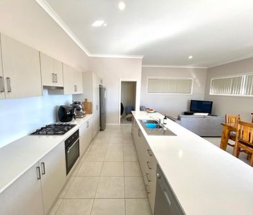 47B Floresta Crescent, Cameron Park NSW 2285 - House For Rent | Domain - Photo 2