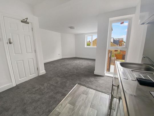 1 bedroom in a house share to rent - Photo 1