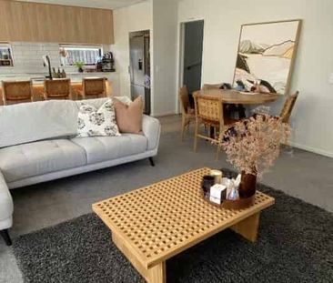 Spacious 3-Bedroom Townhouse - Photo 2