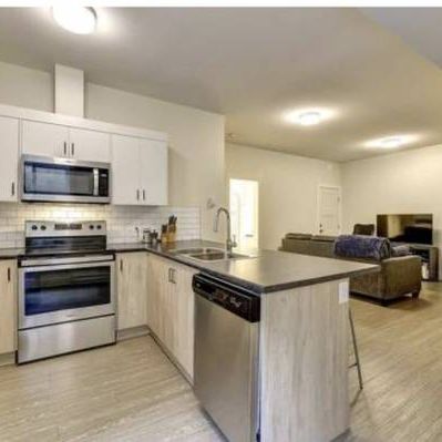 2 bedroom 5 yr old suite 10 minutes to UBC - Photo 1