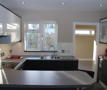 2 bedroom semi-detached bungalow to rent - Photo 5