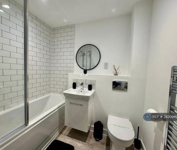 1 bedroom flat to rent - Photo 6