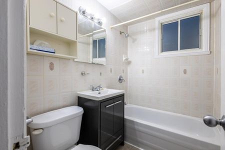 3754 Rue MacKenzie, H3S 1E5, H3S 1E5, Montréal - Photo 5