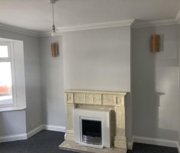 3 bedroom end of terrace house to rent - Photo 4