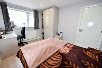 3 bedroom House in Holborn View, Leeds - Photo 4