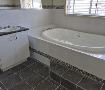 37 Longwood Drive, Mornington, VIC 3931 - Photo 5