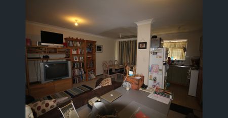 DUPLEX IN CONVENIENT LOCATION ! - Photo 4