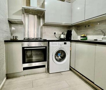 Harrow, HA2 - Photo 2