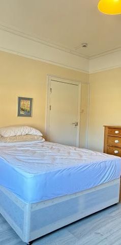 Double bedsit Located close to Hornsey Station and to Crouch End Broadway - Photo 1
