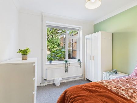 4 bedroom terraced house to rent - Photo 5