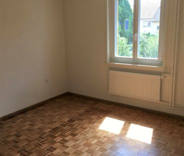 Charming terraced single-family house in a central location - Photo 2