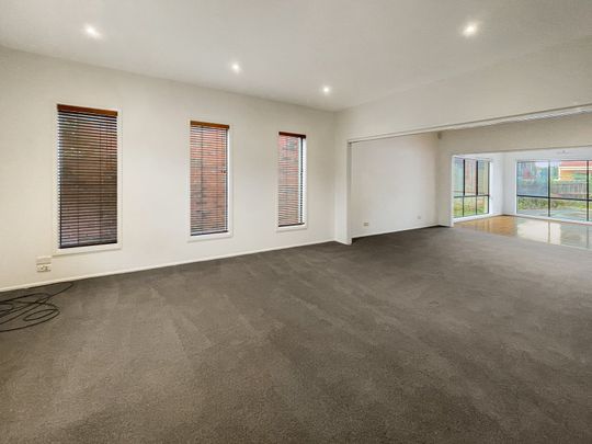 2 Flemming Avenue, Maribyrnong VIC 3032 - Photo 1