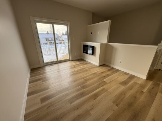 3 Bedroom Triplex - Ready for it's First Tenants!! - Photo 1