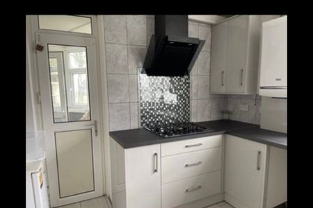 Room in a Shared House, Longbridge Road, IG11 - Photo 4