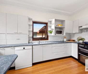 Charming Classical Family Home - Photo 1