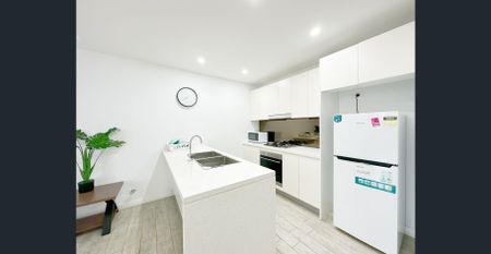 2 Bedroom Apartment in Rosebery with fully furniture - Photo 4