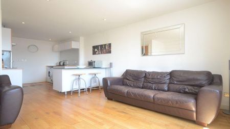 2 bedroom flat to rent - Photo 2