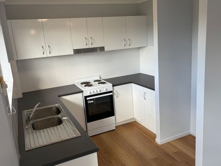 Beautifully Renovated Townhouse in Convenient Location - Photo 5