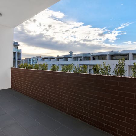 TWO BEDROOM APARTMENT IN THE HEART OF MAROUBRA JUNCTION - Photo 3