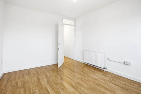 Guide Price £2,200 pcm - Available Now - Unfurnished - Photo 2