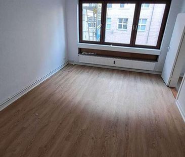 ZENTRAL & MITTENDRIN | 2,5 Zimmer | Balkon | Duschbad | ab sofort! - Photo 1