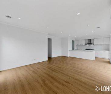 Modern Family Living In Beveridge - Photo 5