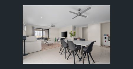 Modern 4-Bedroom Family Home in Pacific Cove Estate - Photo 2