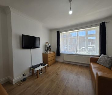 1 bedroom Flat To Let - Photo 4