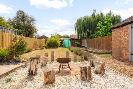 4 bedroom semi-detached house to rent - Photo 2