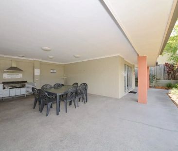 “SPACIOUS AND TIDY TOWNHOUSE” - Photo 2